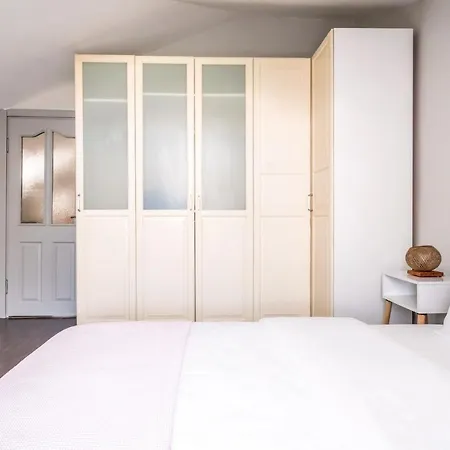 Chic Modern Flat With Terrace In Florya
